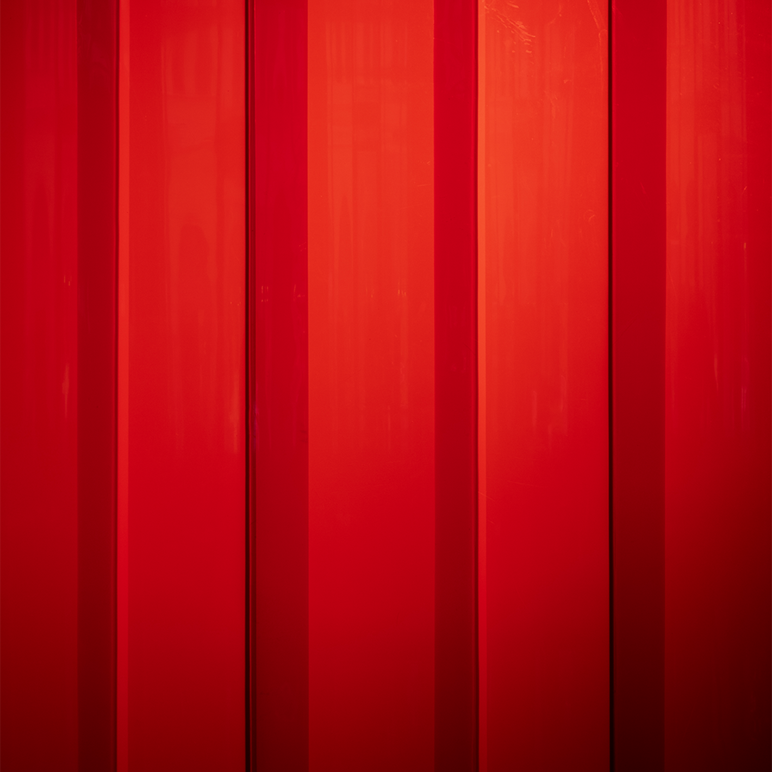 Lola Legacy – red butcher's curtain