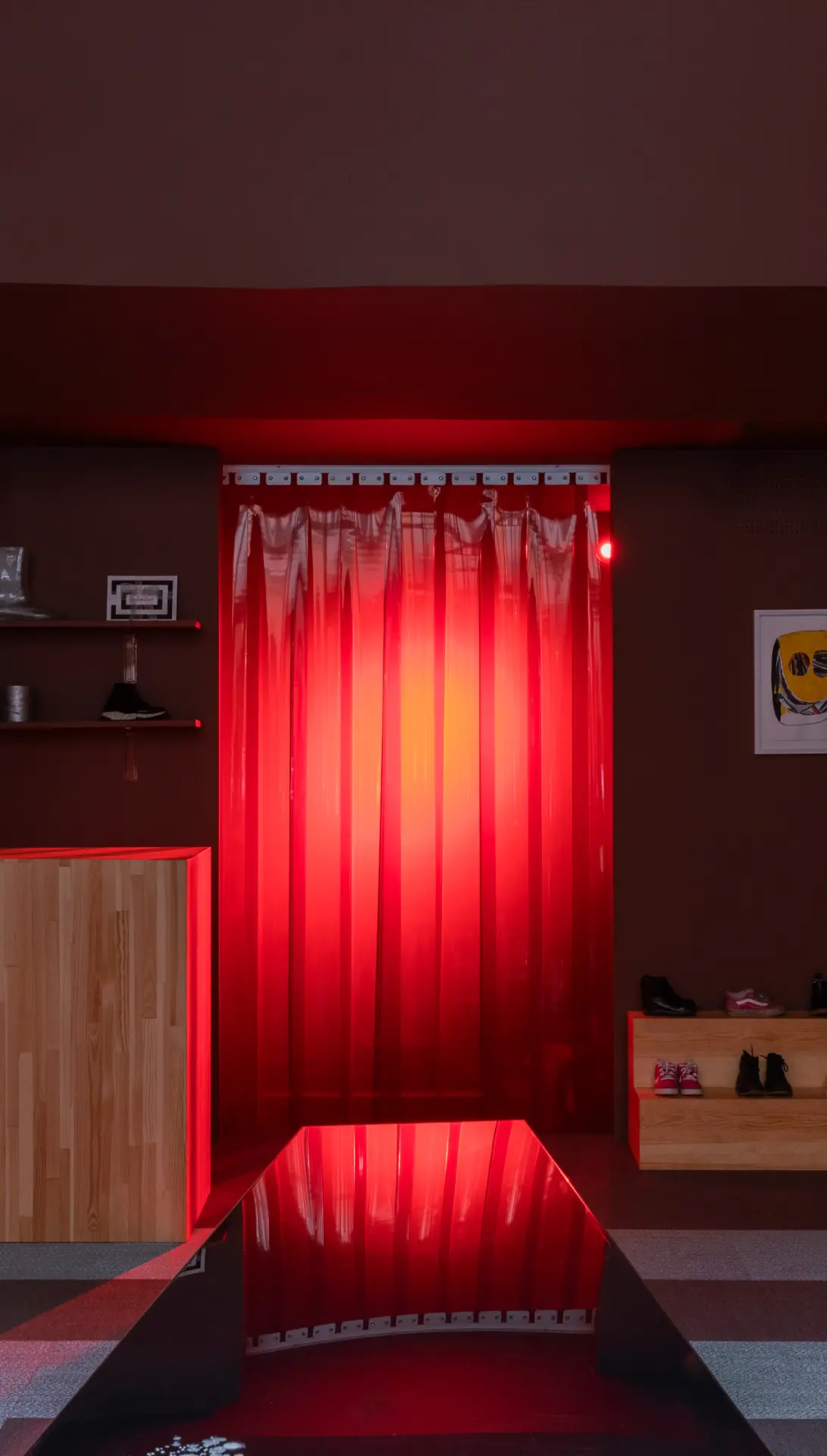 Lola Legacy – entrance